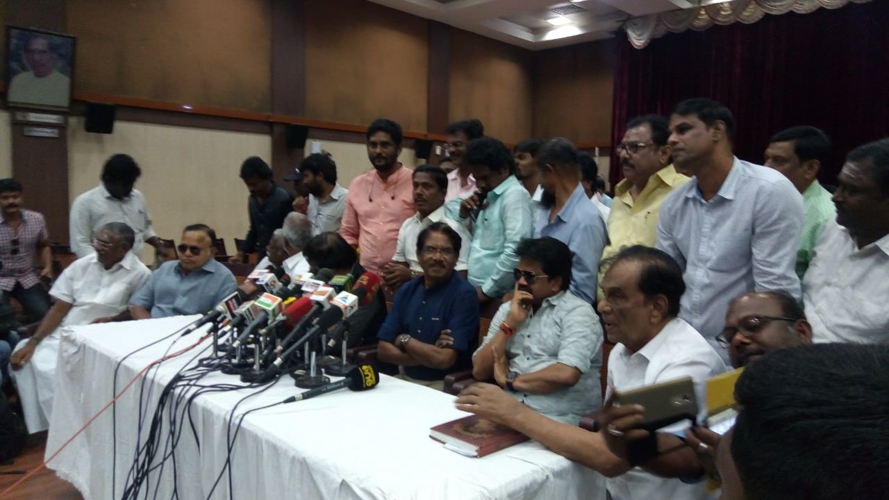 தயாரிப்பாளர் சங்கத் தலைவர் விஷால்  உடனடியாக  பதவி  விலக வேண்டும்